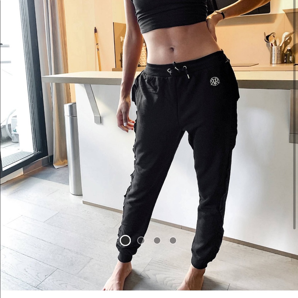 Jogger in black